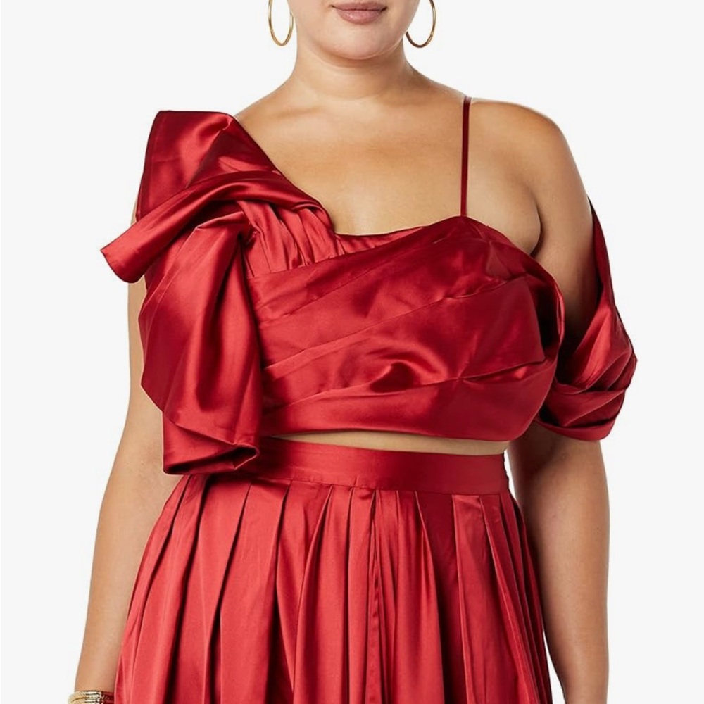 NWT Making the Cut Satin Cropped Blouse